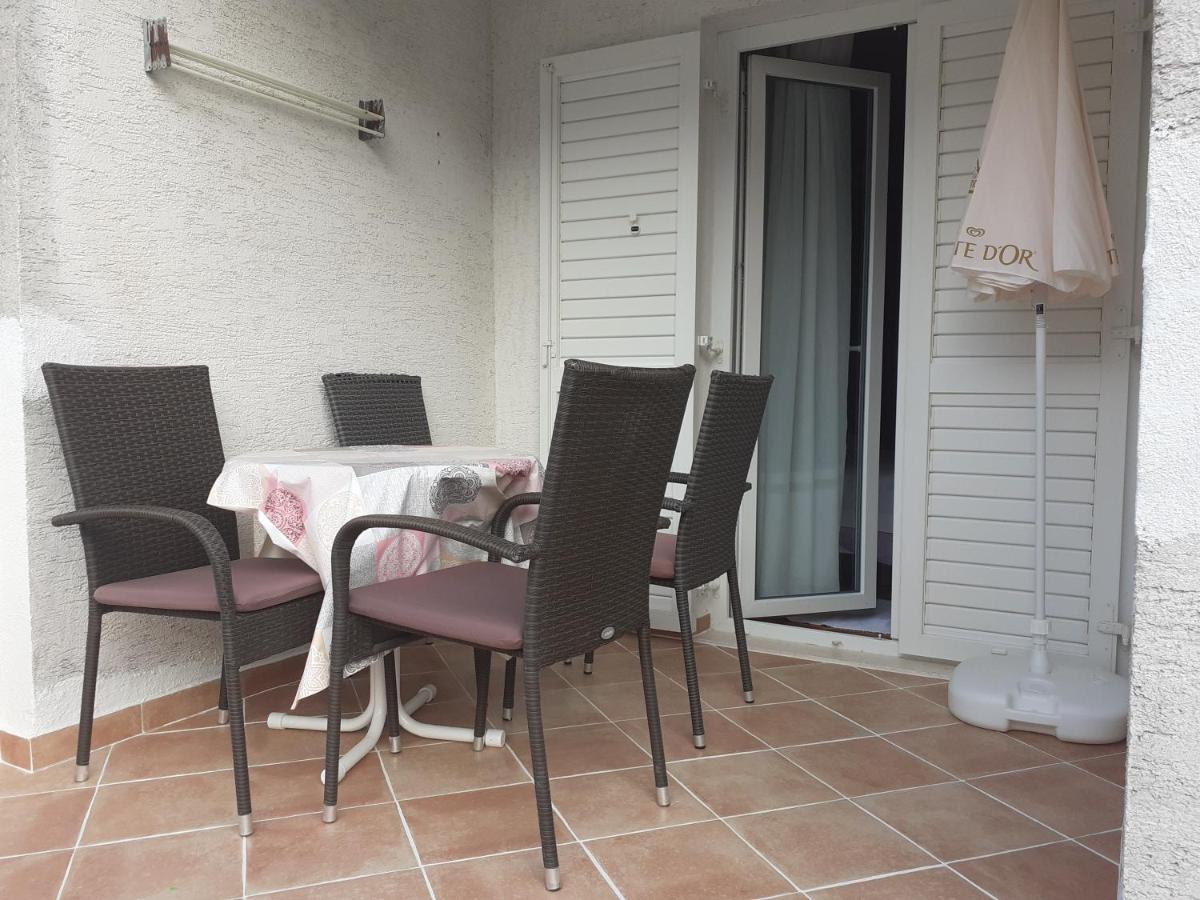 Omis Apartmani Mouse Экстерьер фото
