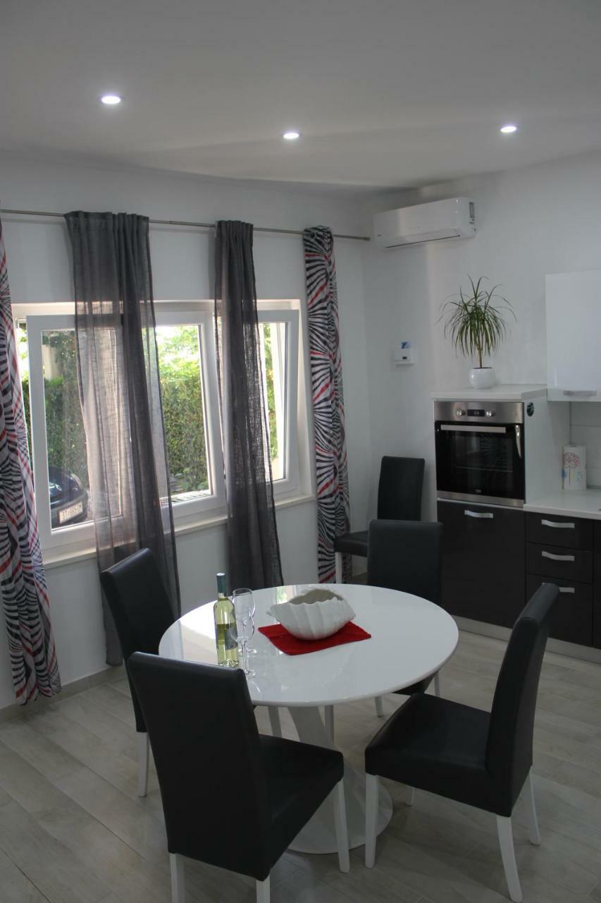 Omis Apartmani Mouse Экстерьер фото